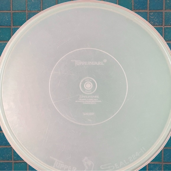 Vintage Large TUPPERWARE Fix n Mix Green Bowl with Clear Lid - Large Mixing Bowl - Picture 9 of 9